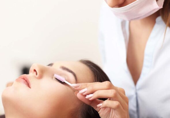 Eyelash-extensions-vs-lift